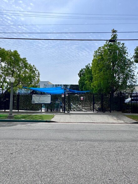 More Photos Of 72 W Bellevue Dr, Pasadena Flex For Sale