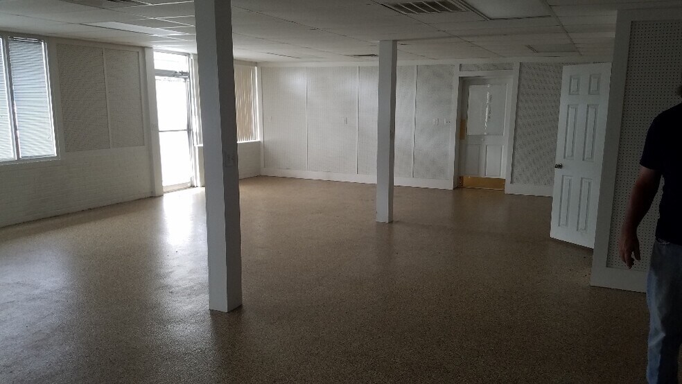 More Photos Of 1623 Broad St, Augusta Light Distribution For Sale