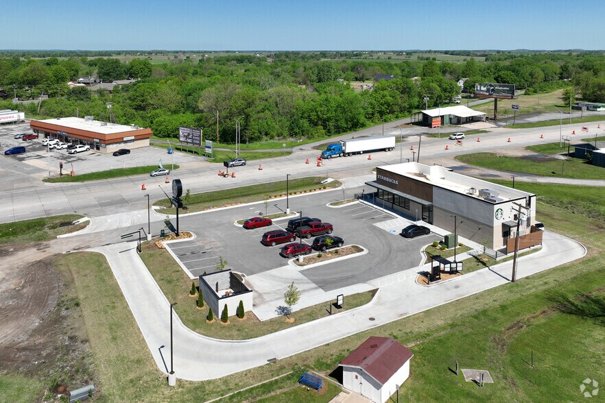 More Photos Of 208 Blake Dr, Wagoner Fast Food For Lease