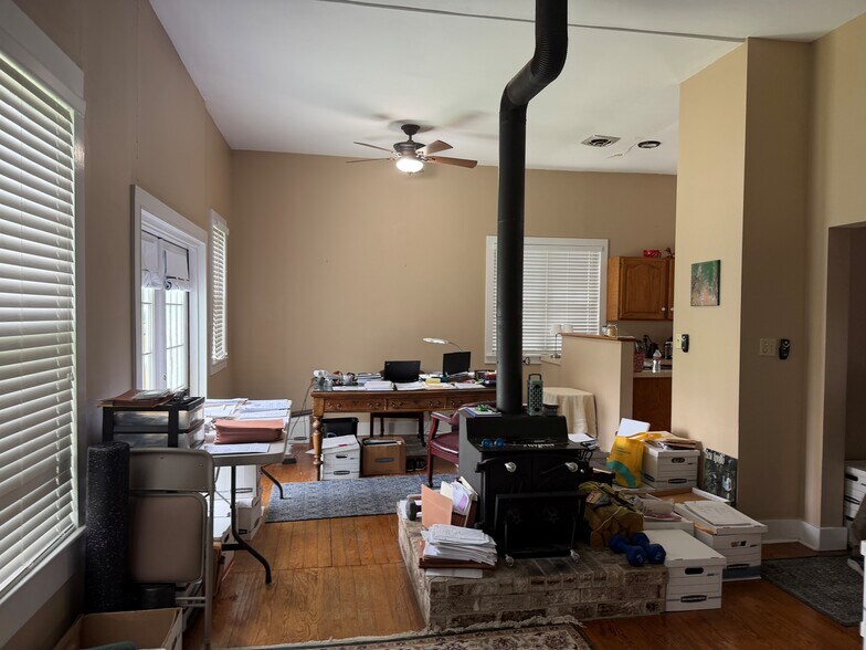 More Photos Of 209 W Bagdad Ave, Round Rock General Retail For Sale
