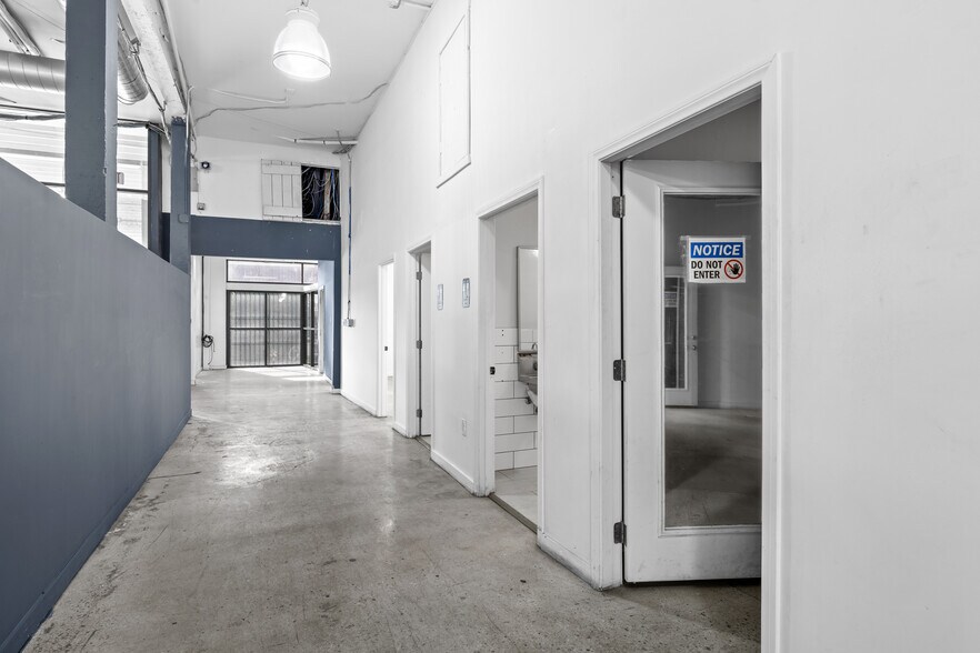 More Photos Of 1931 Bay St, Los Angeles Showroom For Lease