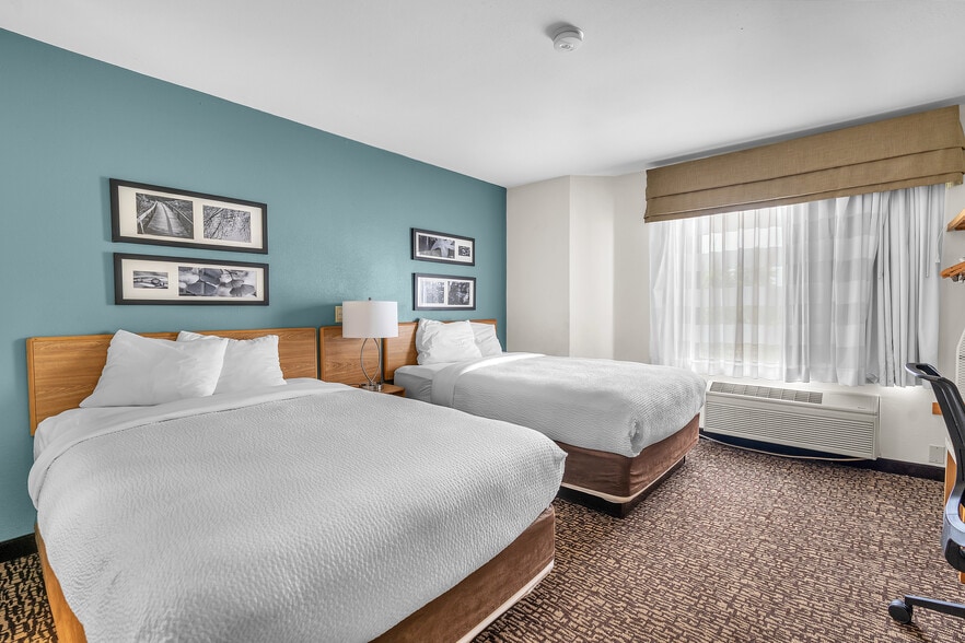 More Photos Of 220 Caravan Dr, Elkhart Hotel For Sale