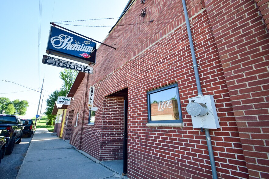 More Photos Of 111 Main St, Roscoe Bar For Sale