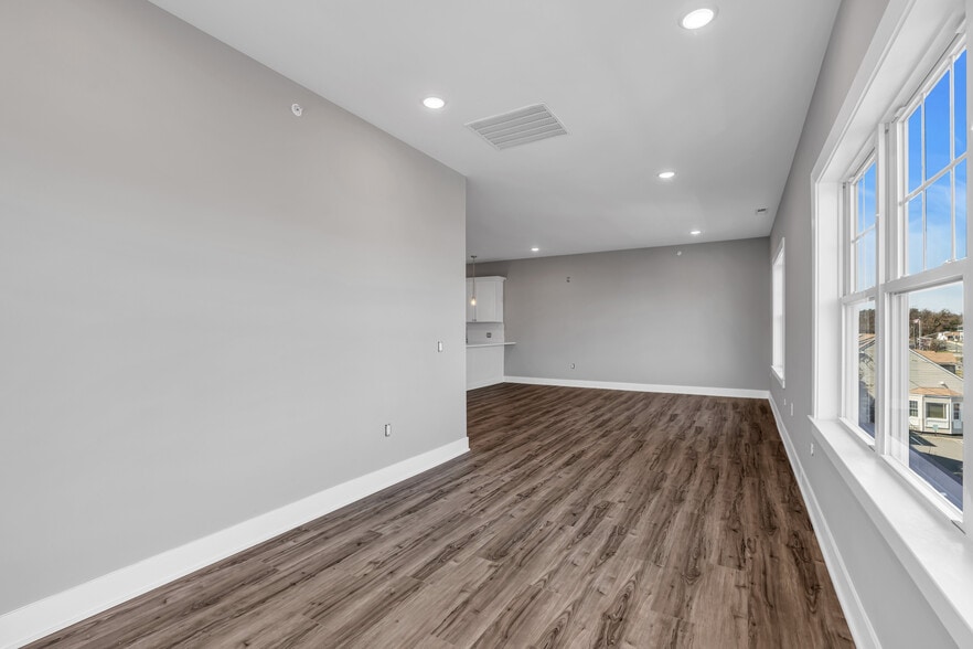 More Photos Of 33 Union Ave, Manasquan Apartments For Sale