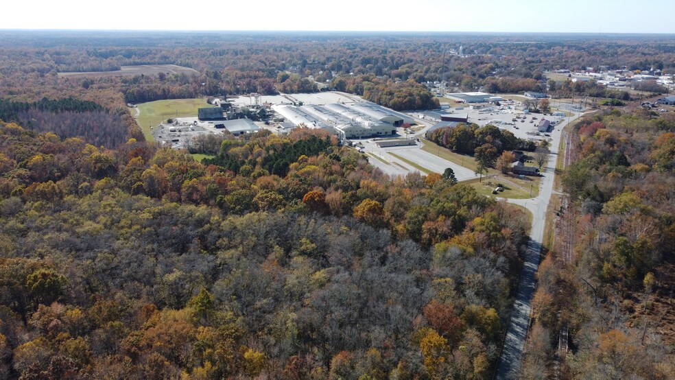 More Photos Of 634 Davis St, Emporia Manufacturing For Lease