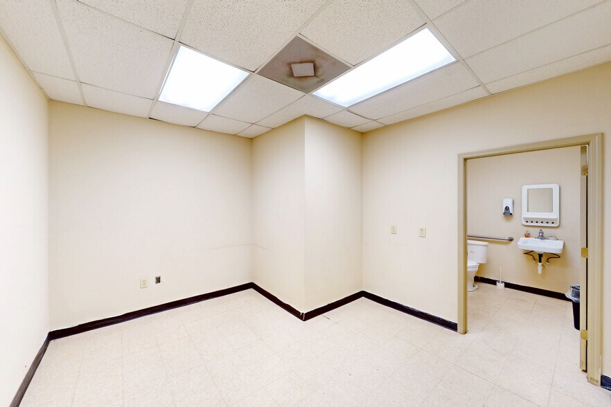 More Photos Of 121 Holt Industrial Cir, Acworth Warehouse For Sale