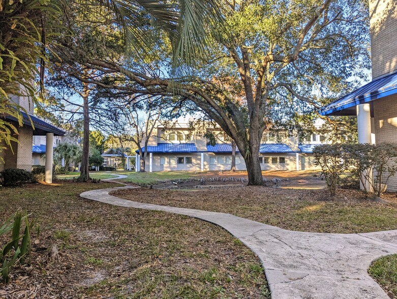 More Photos Of 4237 Salisbury Rd, Jacksonville Unknown For Lease