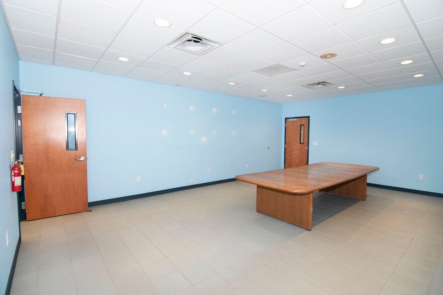 More Photos Of 3 Unlimited Dr, Saratoga Springs Office For Lease