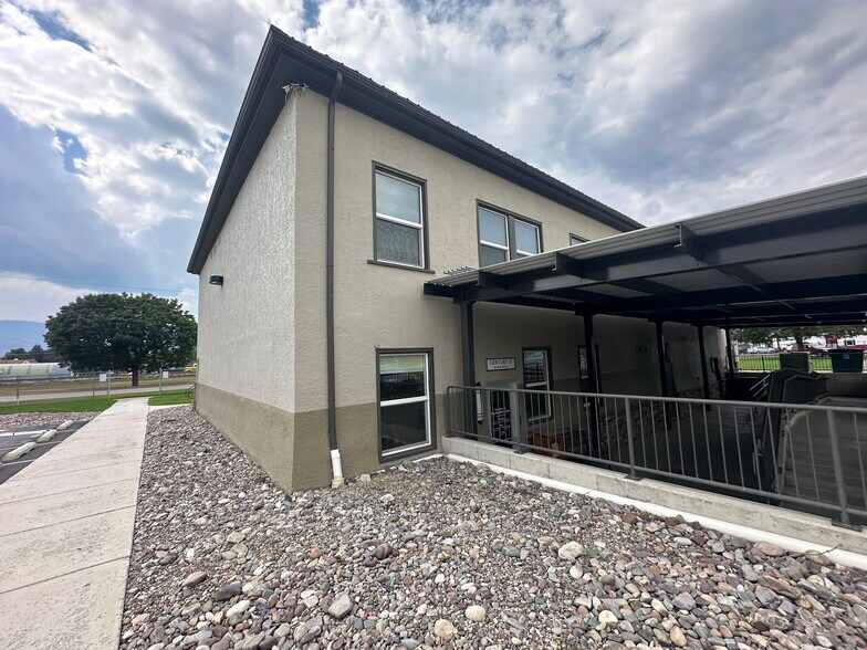 More Photos Of 200 W Railroad Ave, Plains Medical For Sale