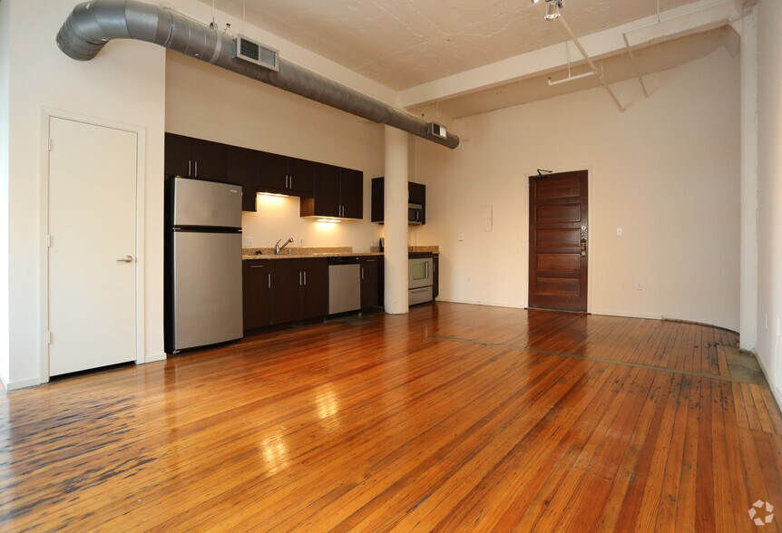 More Photos Of 1623 Main St, Dallas Apartments For Lease