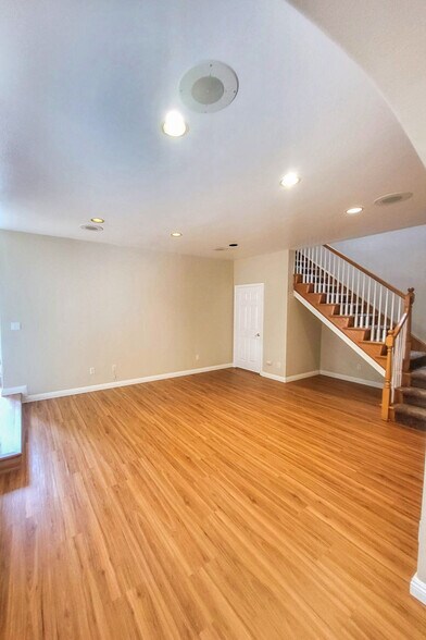 More Photos Of 684 W 23rd St, San Pedro Multifamily For Sale