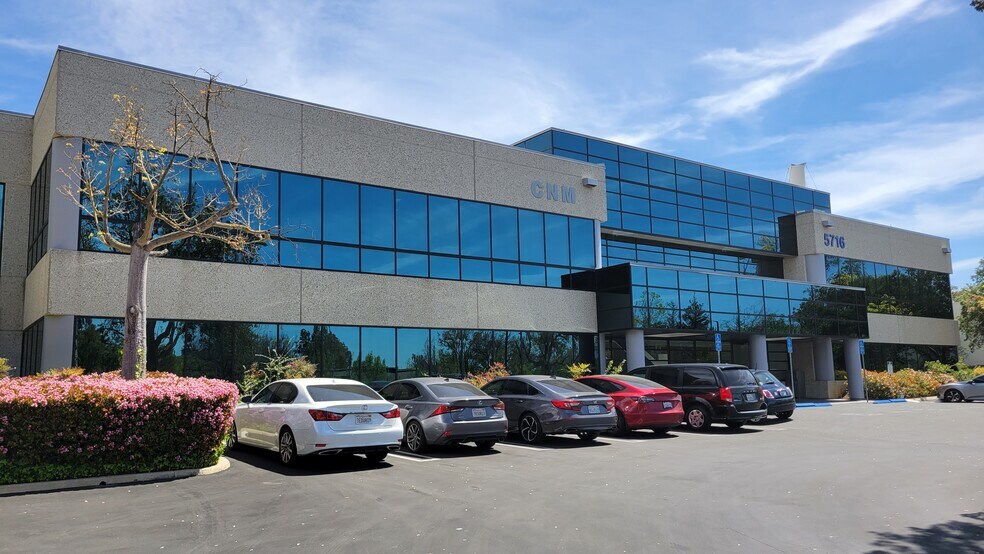 More Photos Of 5716 Corsa Ave, Westlake Village Office For Lease