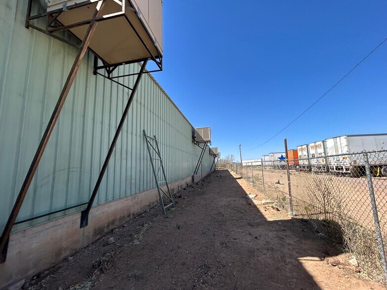 More Photos Of 100 E 9th St, Douglas Warehouse For Sale