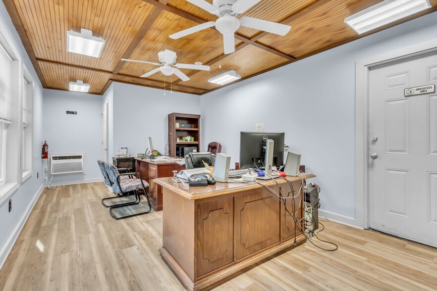 More Photos Of 6522 Polk Ln, Columbia Auto Repair For Sale