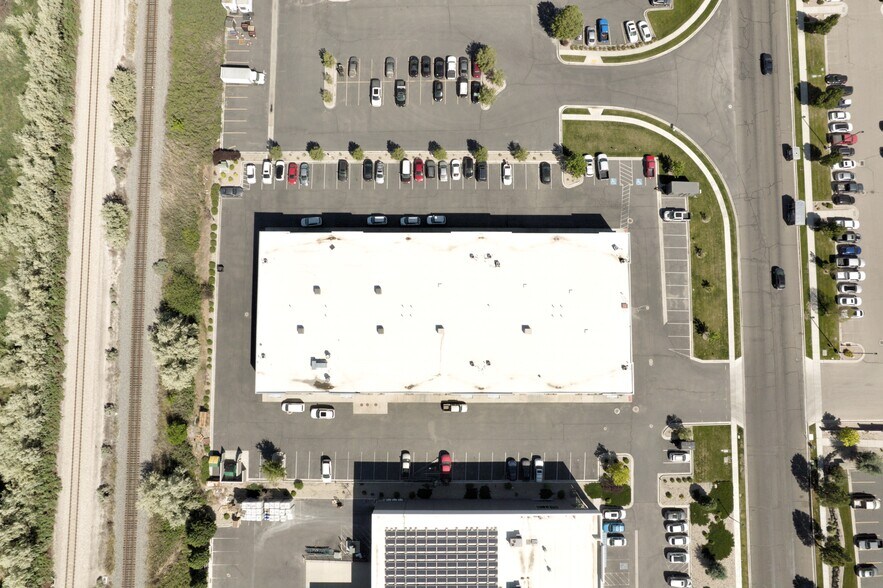 More Photos Of 824 S Auto Mall Dr, American Fork Warehouse For Lease