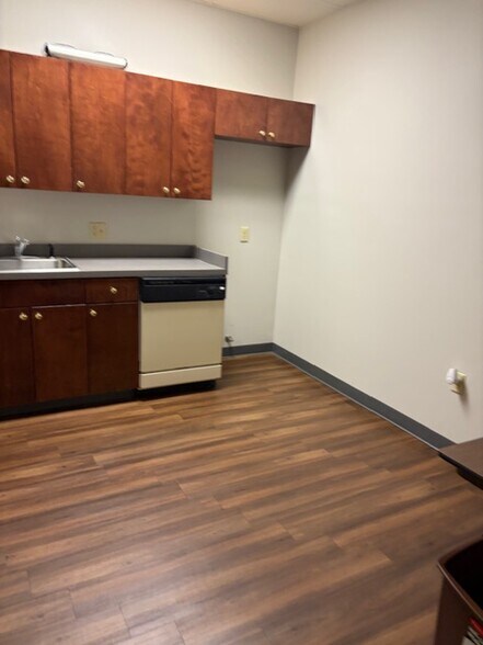 More Photos Of 6980 Dogwood Manor Dr, Olive Branch Office For Lease