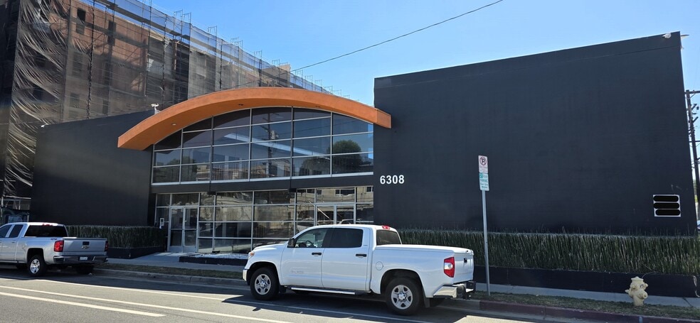Primary Photo Of 6308 Woodman Ave, Van Nuys Loft Creative Space For Lease
