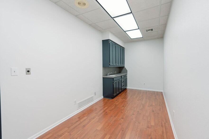 More Photos Of 2215 Midwestern Pky, Wichita Falls Medical For Lease