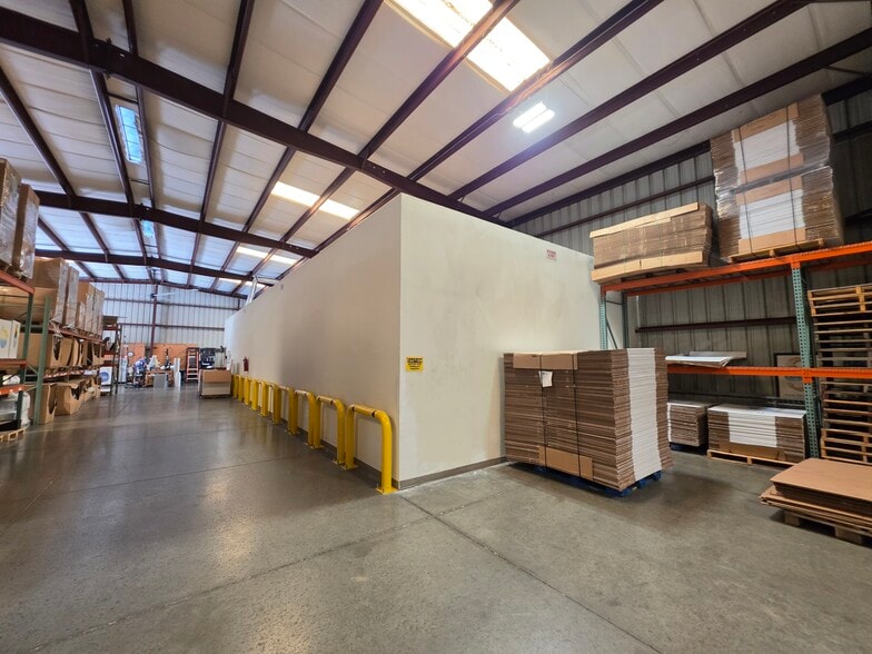 More Photos Of 2012 58th Ave Cir E, Bradenton Warehouse For Lease