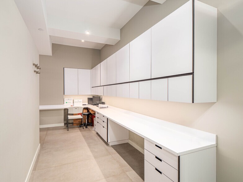 More Photos Of 70 W 36th St, New York Office For Lease