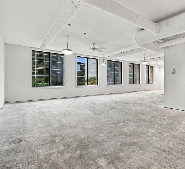 More Photos Of 71-77 Bank St, Ottawa Office For Lease