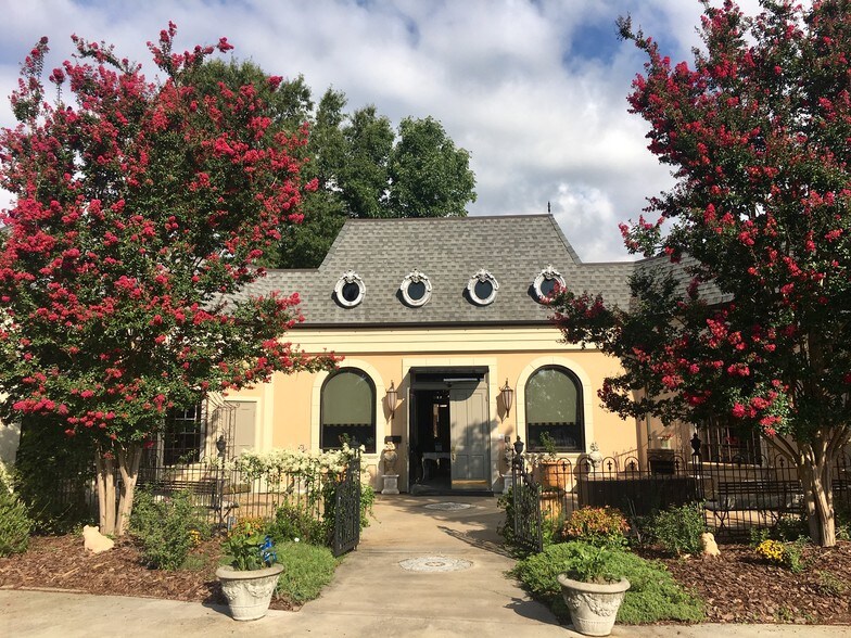 More Photos Of 1638 W English Rd, High Point Freestanding For Lease