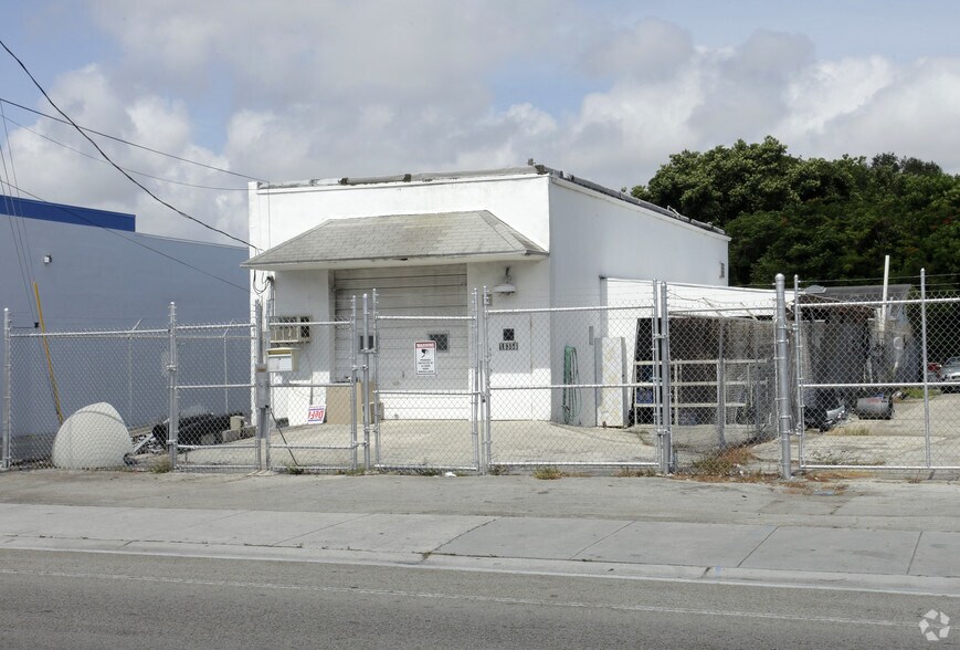 More Photos Of 18356 W Dixie Hwy, North Miami Beach Warehouse For Lease