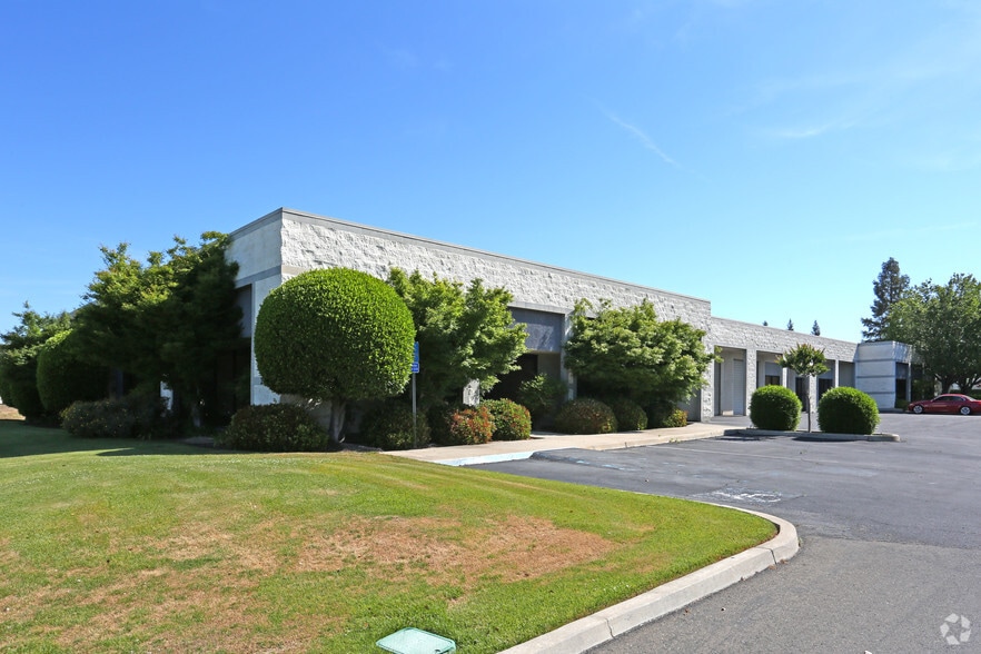 More Photos Of 2590 N Grove Industrial Dr, Fresno Unknown For Lease