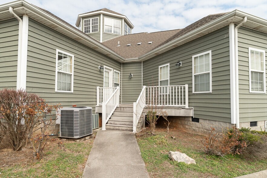 More Photos Of 130 Willowcreek Blvd, Sweetwater Medical For Sale