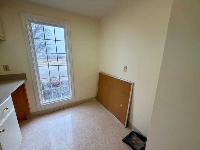 More Photos Of 102 Manor Ave, Bardstown Office For Lease