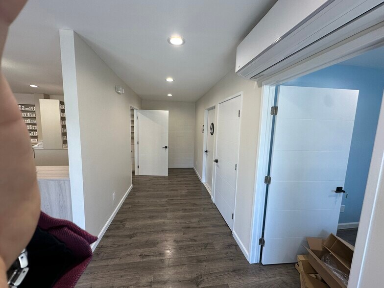 More Photos Of 7616 Foothill Blvd, Tujunga Freestanding For Sale