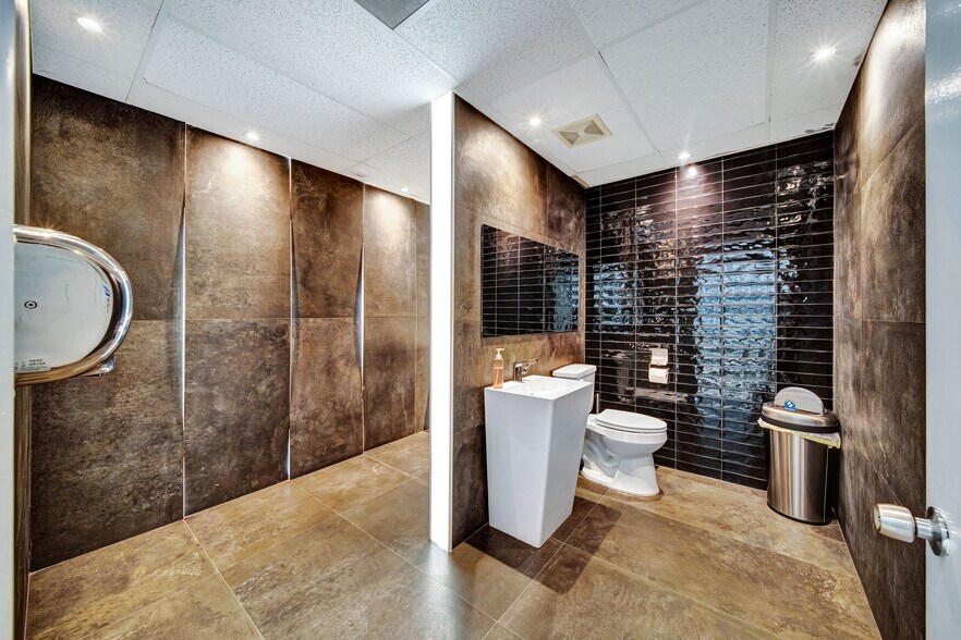 More Photos Of 14951 S Dixie Hwy, Palmetto Bay Freestanding For Lease