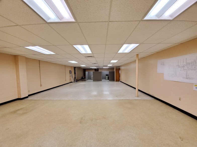 More Photos Of 227 28th St, Newport News Storefront Retail Office For Lease