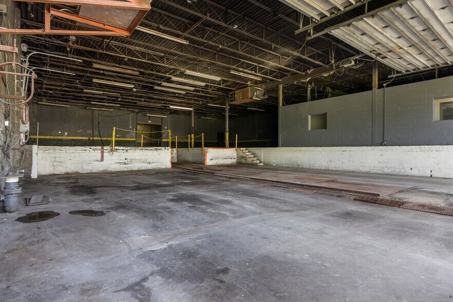 More Photos Of 1901 Old Butler Rd, New Castle Warehouse For Sale