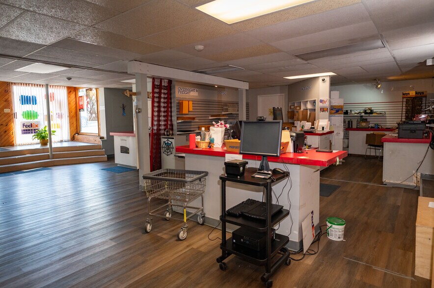 More Photos Of 56 N Plank Rd, Newburgh Freestanding For Sale