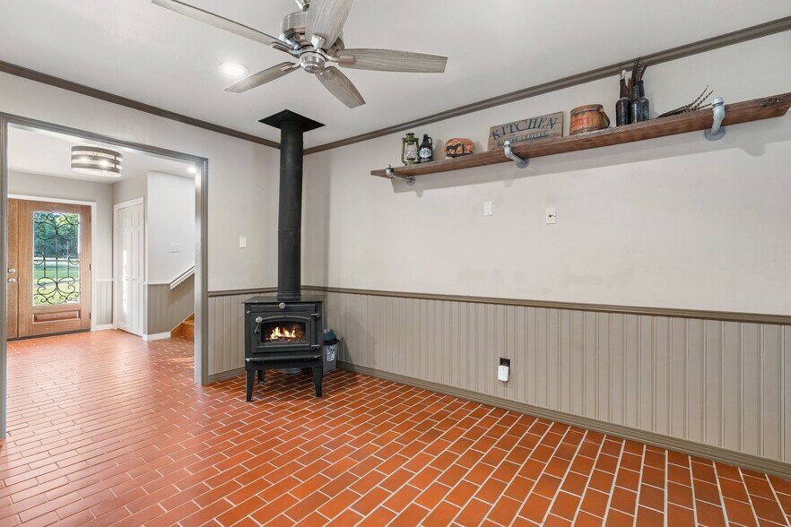 More Photos Of 2355 Jackson League Cir, Brenham Lodge Meeting Hall For Sale