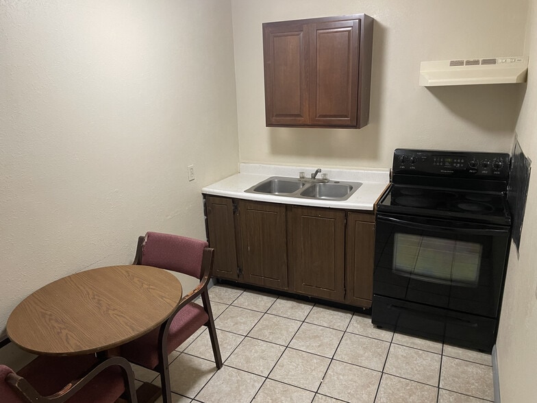 More Photos Of 721 State Route 54 E, Clinton Hotel For Sale