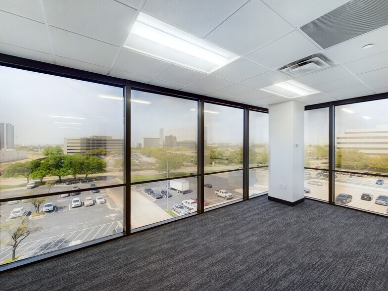 More Photos Of 1341 W Mockingbird Ln, Dallas Office For Lease