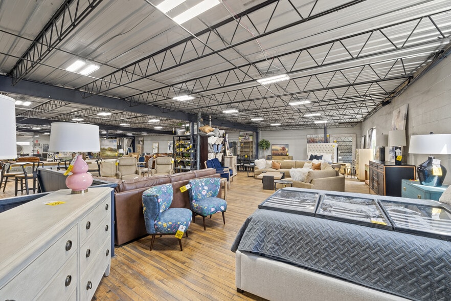 More Photos Of 764 E Seventh St, Lexington Warehouse For Sale