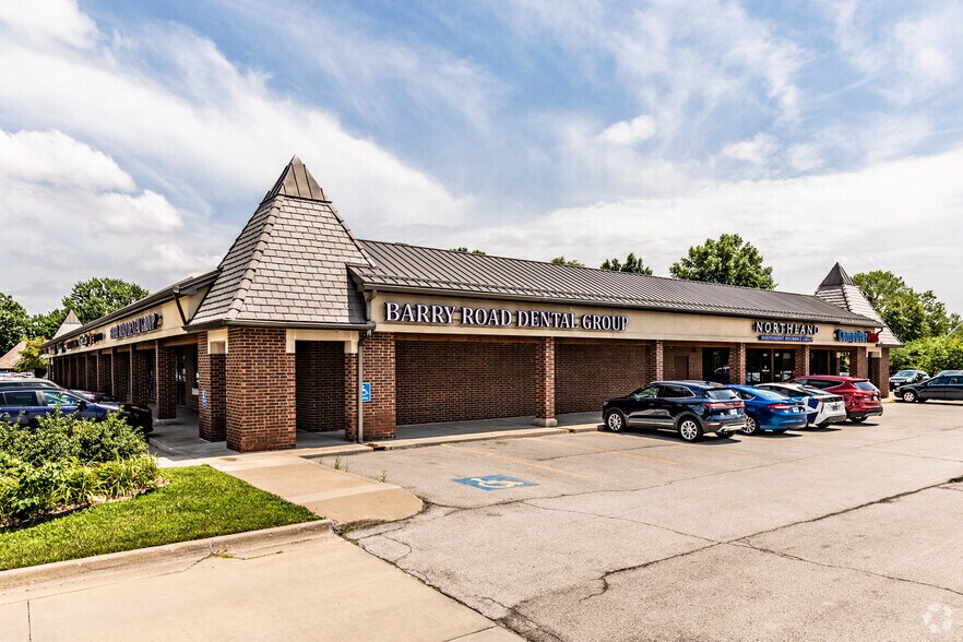 More Photos Of 5557-5577 NW Barry Rd, Kansas City General Retail For Lease