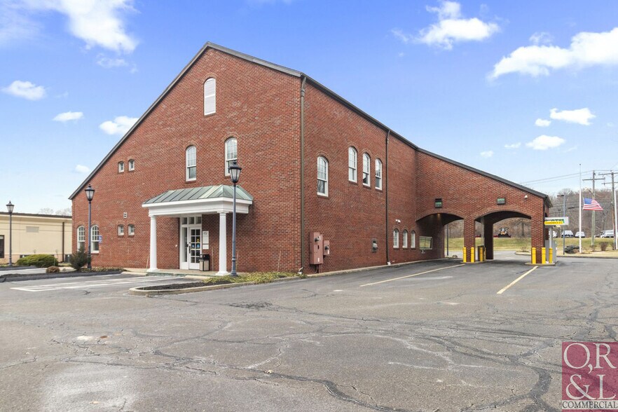 More Photos Of 61 N Main St, Branford Bank For Lease