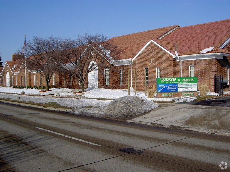 More Photos Of 3601-3665 E 11 Mile Rd, Warren Medical For Lease