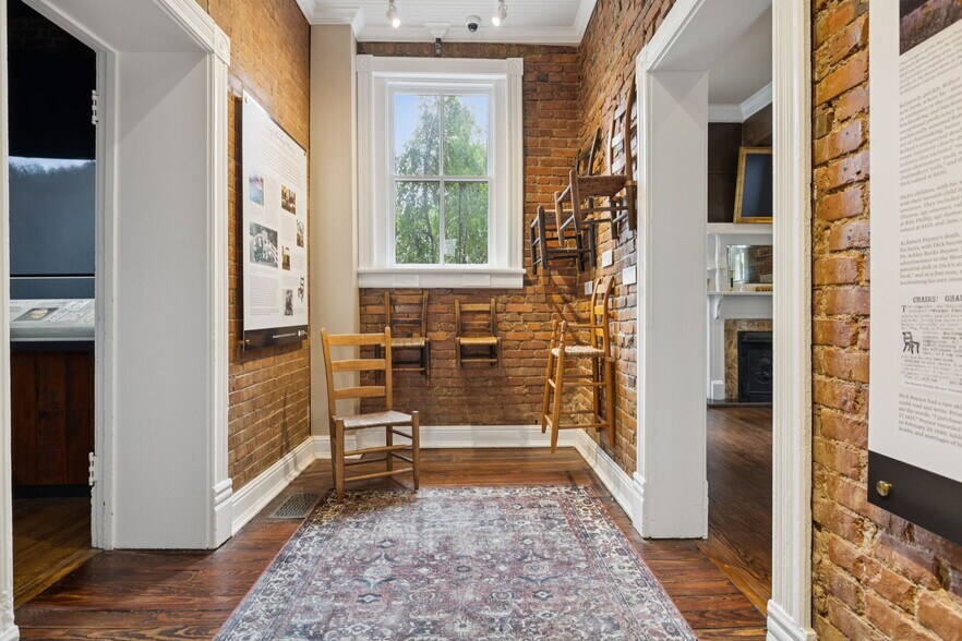 More Photos Of 108 Bridge St, Franklin Storefront For Sale