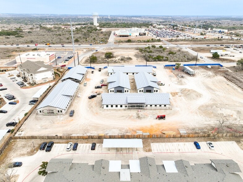 More Photos Of 211 Crossing Ave, San Antonio Office For Sale