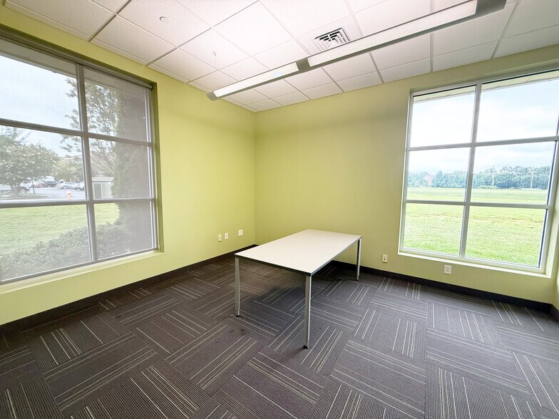 More Photos Of 1393 Carrollton Crossing Dr, Kernersville Medical For Lease
