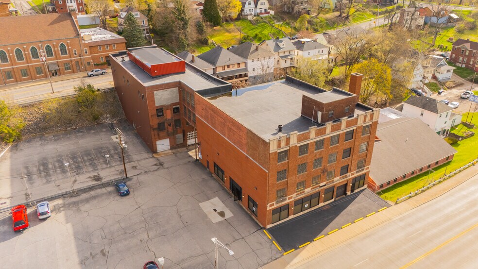 More Photos Of 1439 Sunset Blvd, Steubenville Flex For Sale