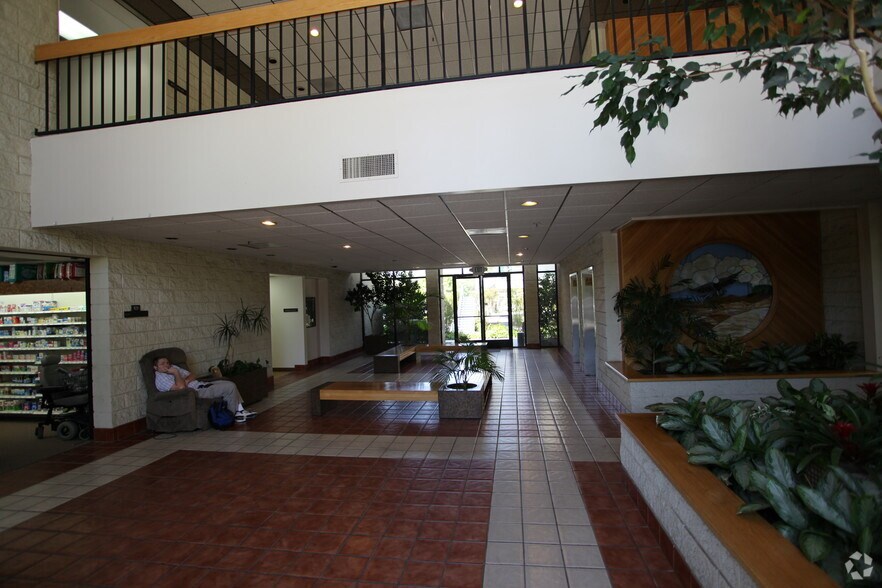 More Photos Of 1687 Erringer Rd, Simi Valley Medical For Lease