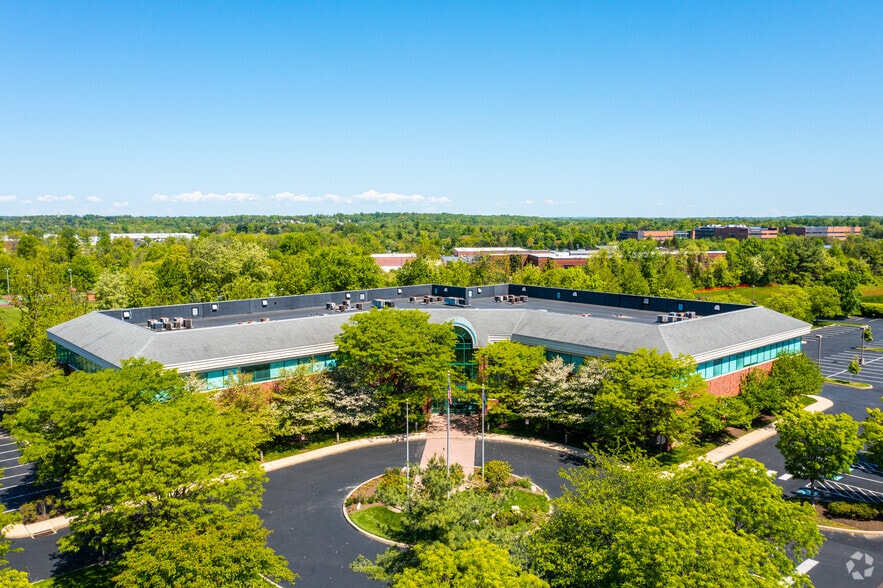 More Photos Of 800 Enterprise Dr, Horsham Township Office For Lease