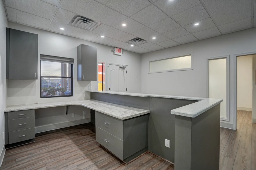 More Photos Of 1456 W Gurley St, Prescott Office For Lease