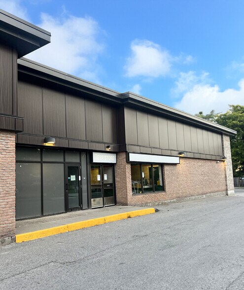 More Photos Of 55 Queen St S, New Tecumseth Storefront For Lease